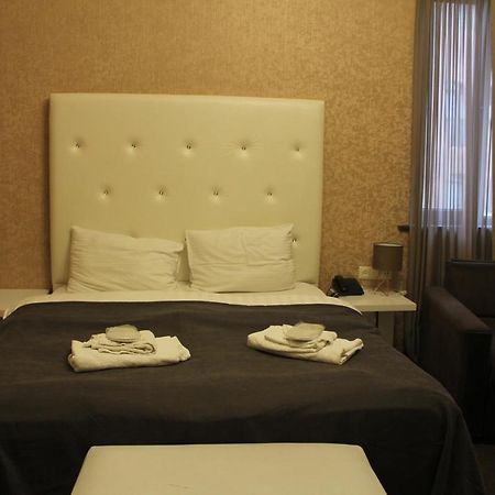 Hotel Plaza Tbilisi Bagian luar foto