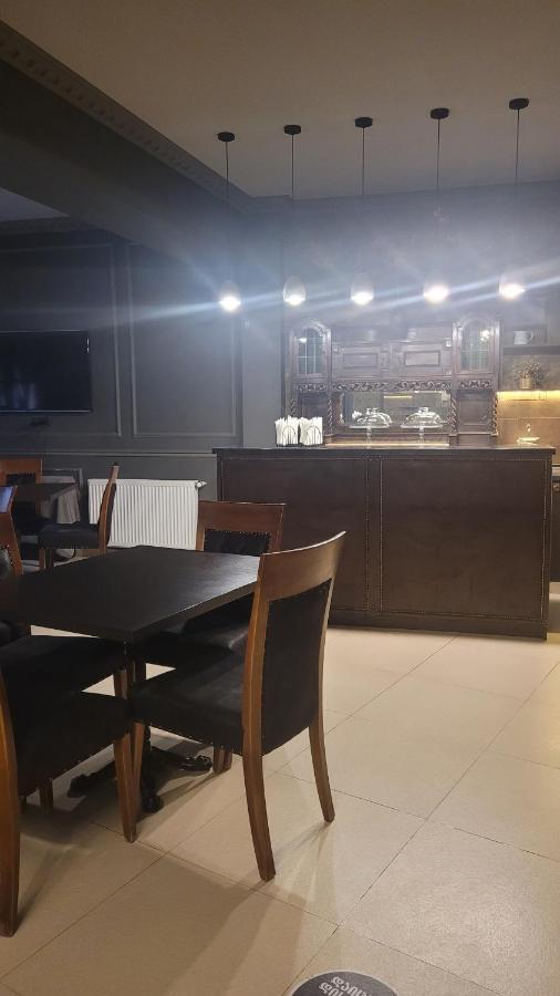 Hotel Plaza Tbilisi Bagian luar foto