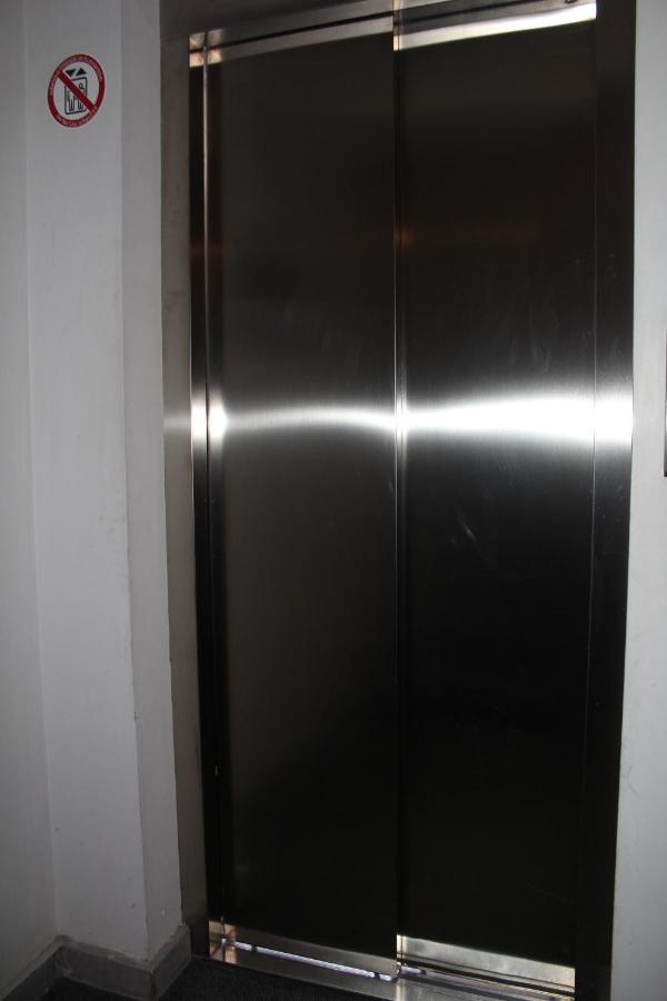 Hotel Plaza Tbilisi Bagian luar foto