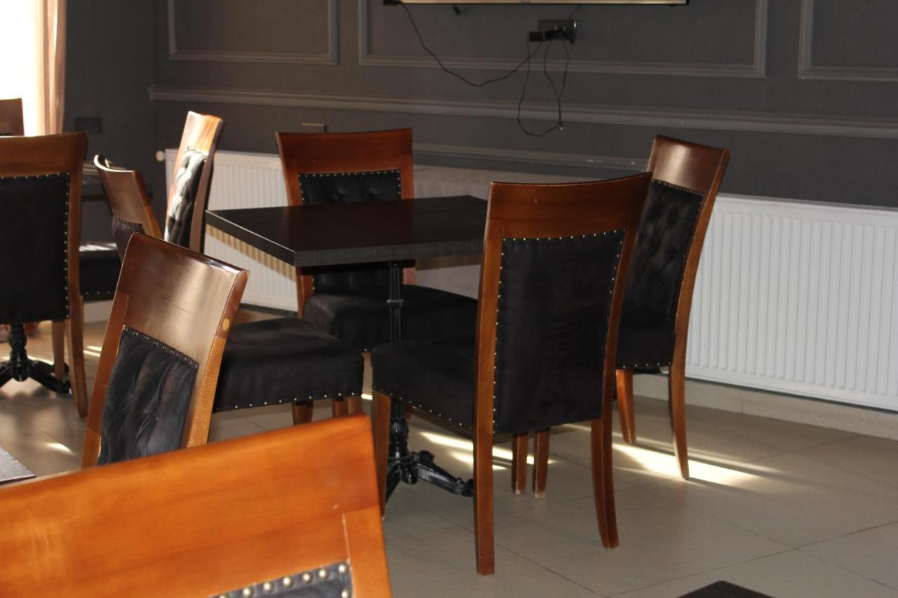 Hotel Plaza Tbilisi Bagian luar foto