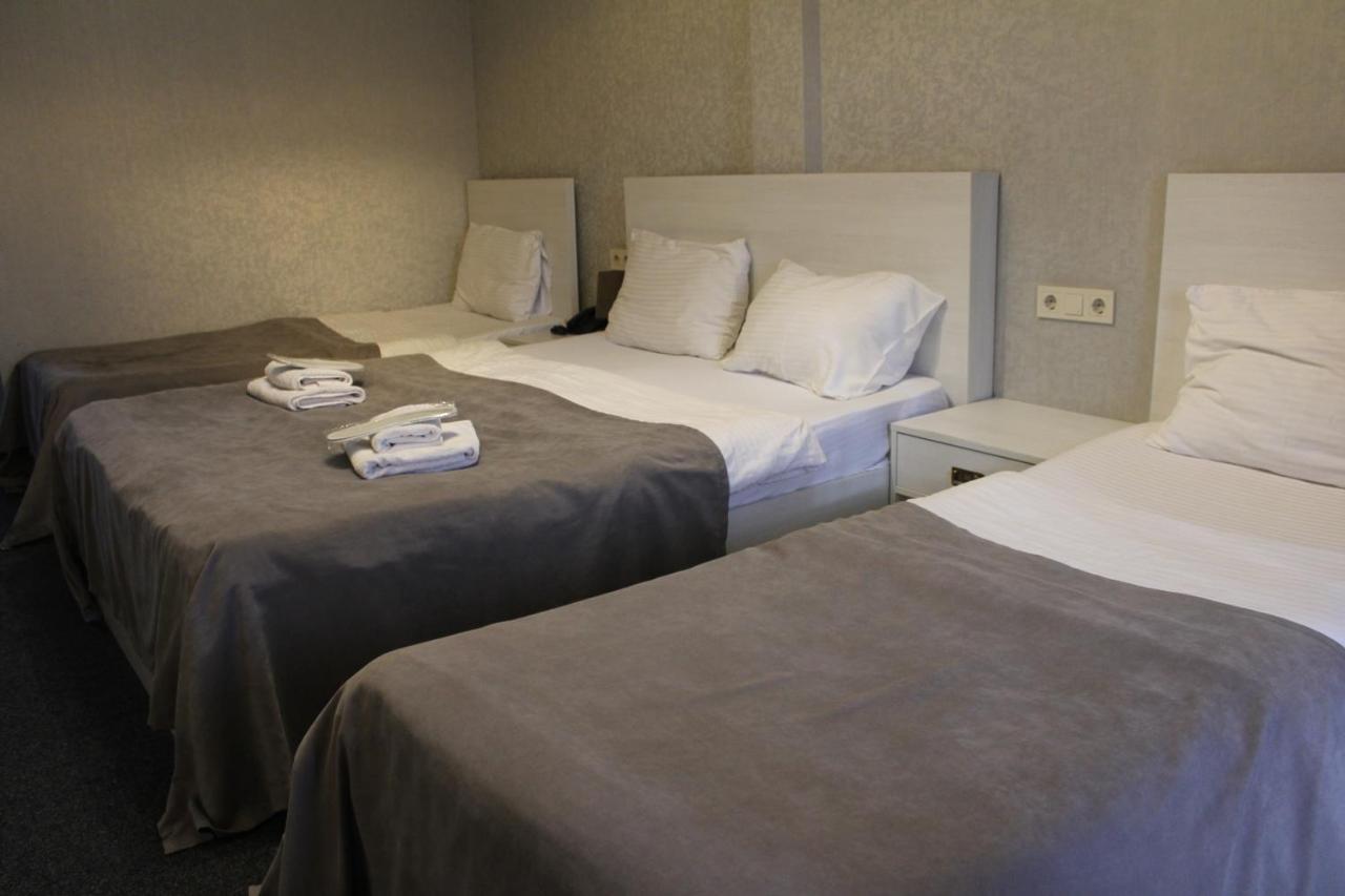 Hotel Plaza Tbilisi Bagian luar foto