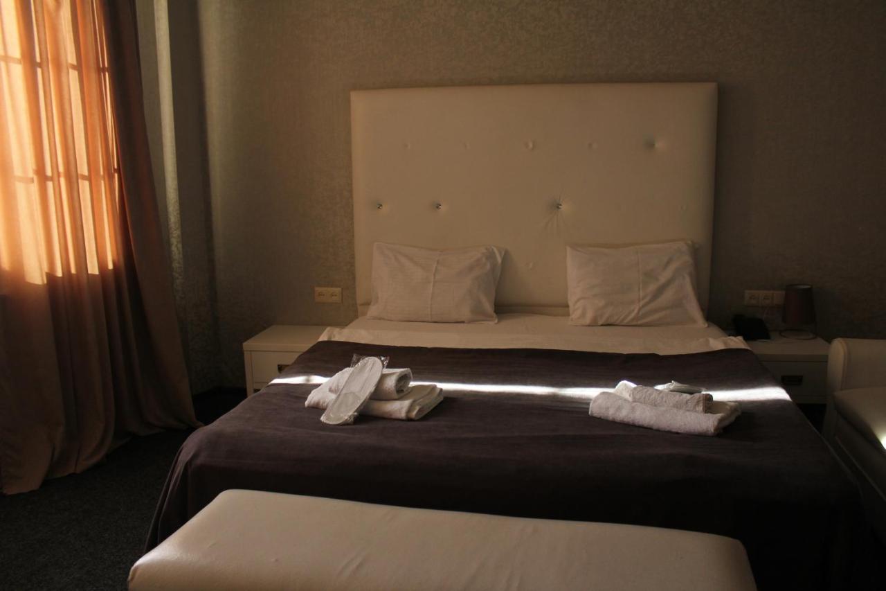 Hotel Plaza Tbilisi Bagian luar foto