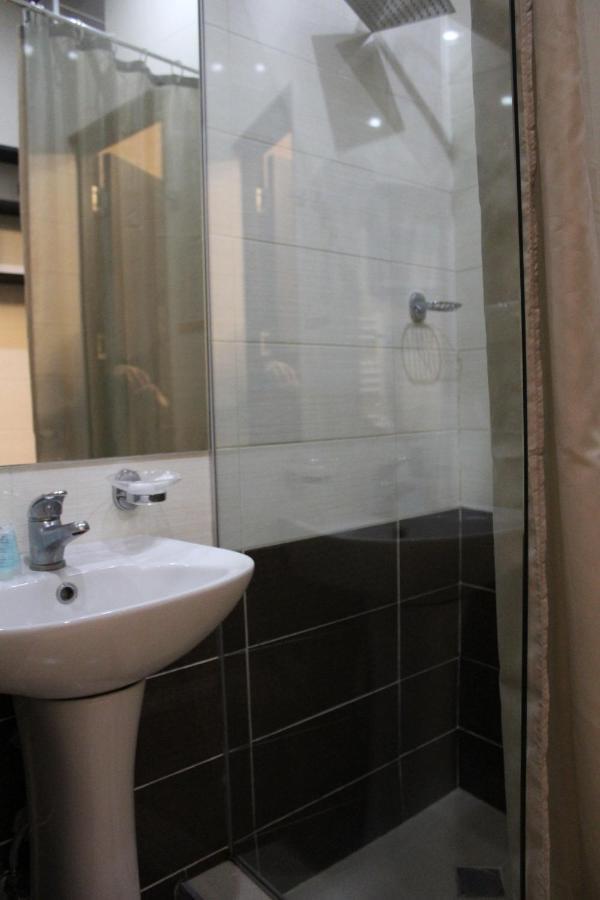 Hotel Plaza Tbilisi Bagian luar foto