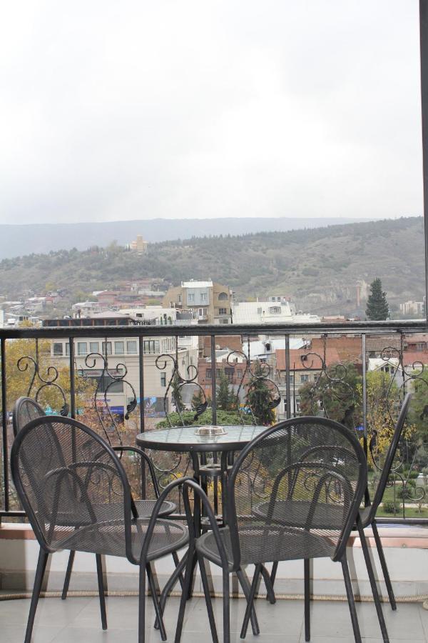 Hotel Plaza Tbilisi Bagian luar foto