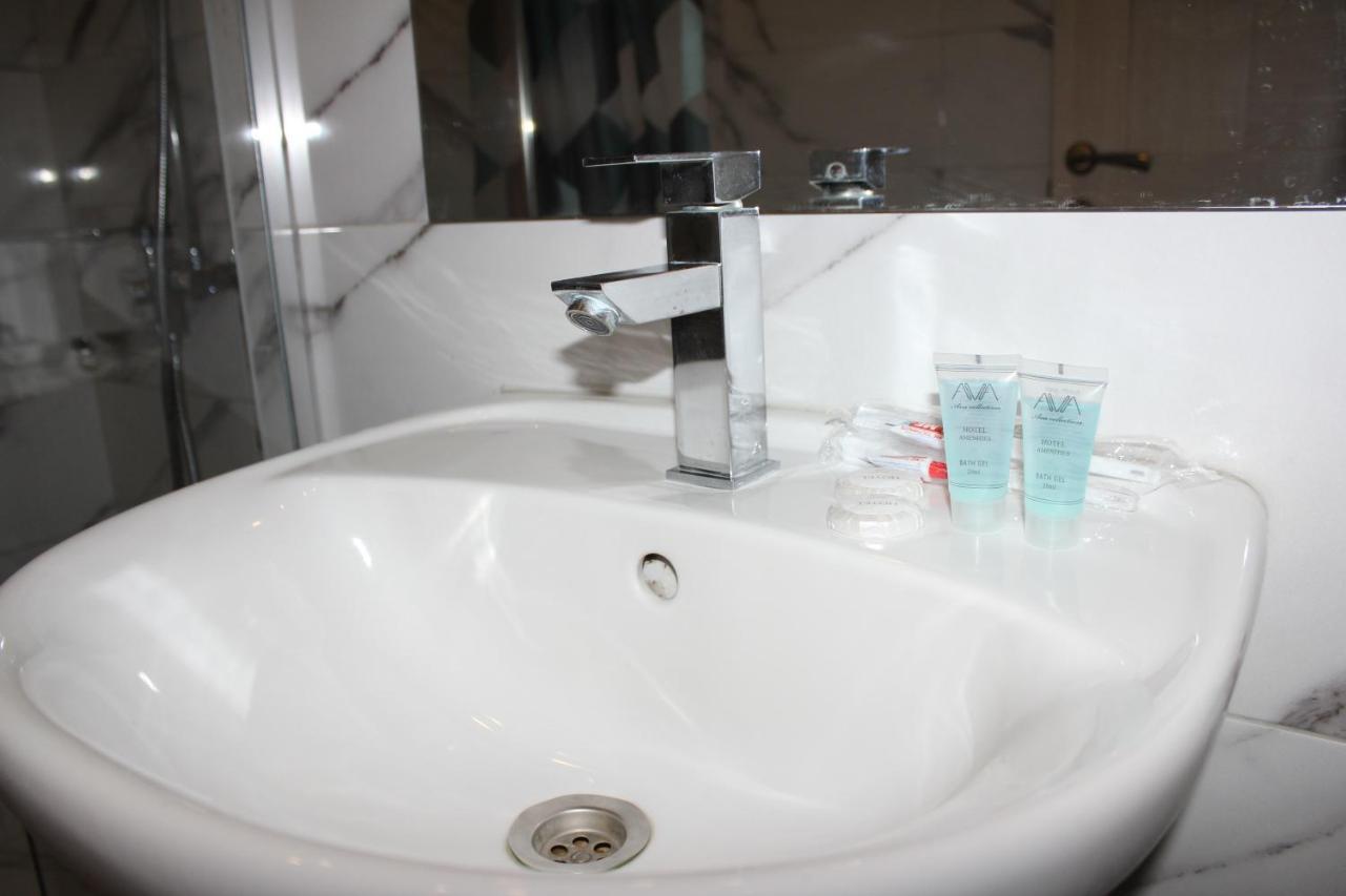 Hotel Plaza Tbilisi Bagian luar foto