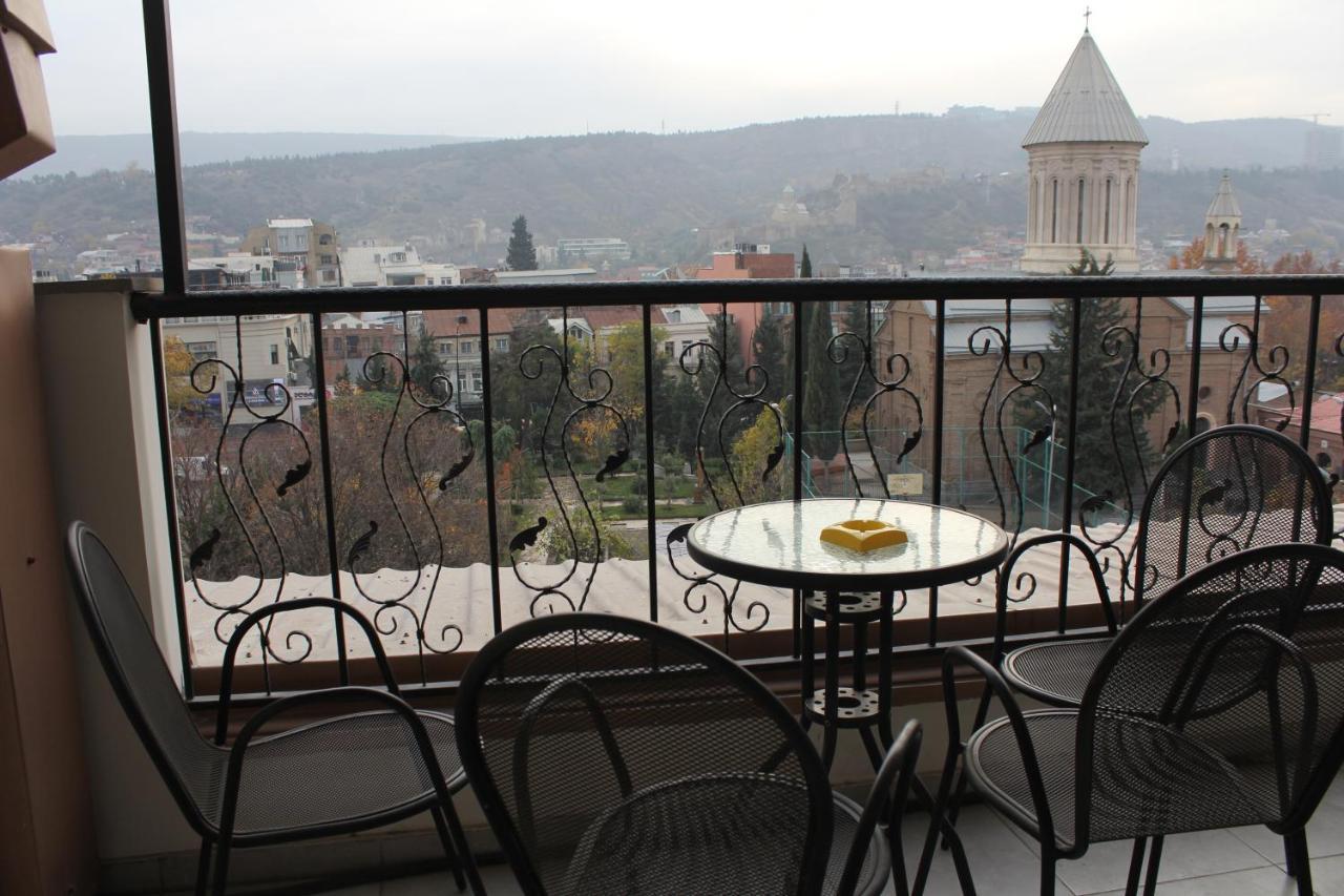 Hotel Plaza Tbilisi Bagian luar foto