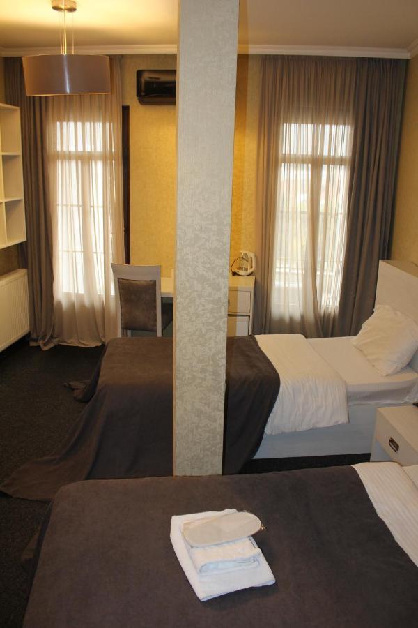 Hotel Plaza Tbilisi Bagian luar foto